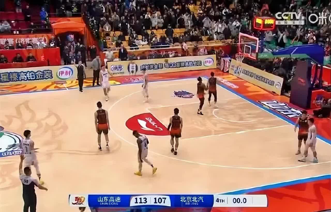 蒂姆连续二十场比赛得分超过惊险取胜，加拿大队挑战极限！